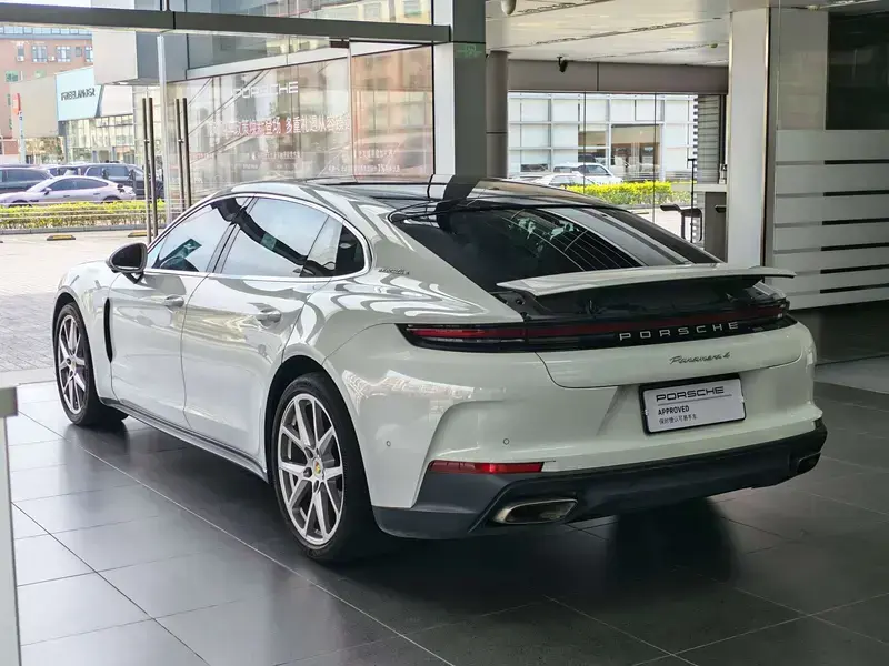2024 Porsche Panamera с пробегом 38 000 км