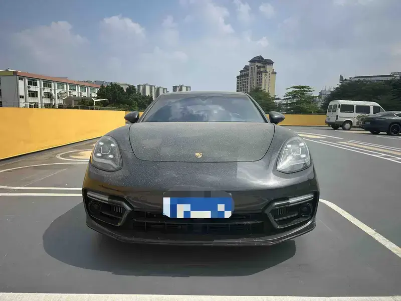 2023 Porsche Panamera с пробегом 41 000 км