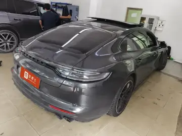 2023 Porsche Panamera с пробегом 41 000 км