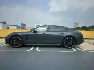 2023 Porsche Panamera с пробегом 41 000 км