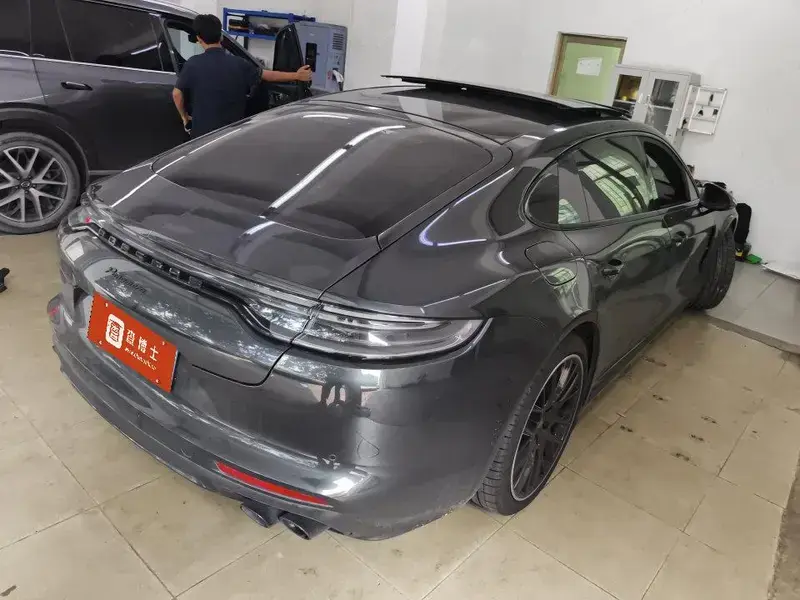 2023 Porsche Panamera с пробегом 41 000 км