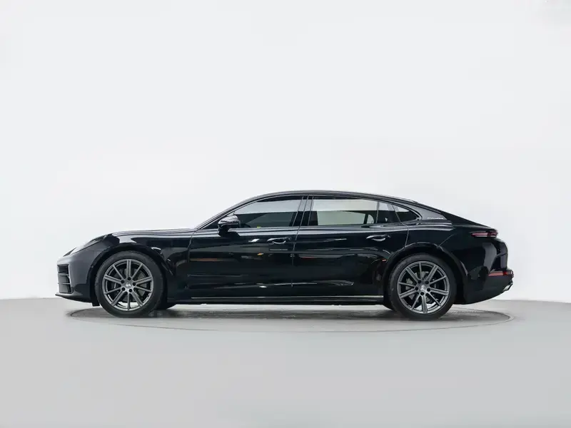 2026 Porsche Panamera с пробегом 4 500 км