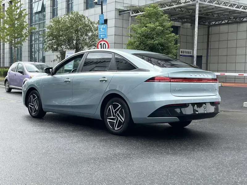 2025 Roewe D6 с пробегом 30 000 км