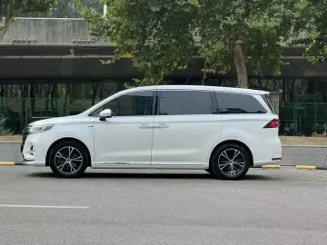 2023 Roewe iMAX8 с пробегом 64 000 км