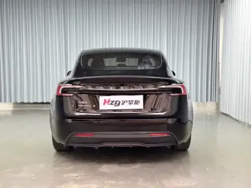 2023 Tesla Model 3 с пробегом 72 000 км