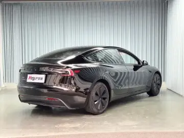 2023 Tesla Model 3 с пробегом 72 000 км
