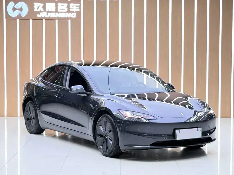 2023 Tesla Model 3 с пробегом 21 000 км