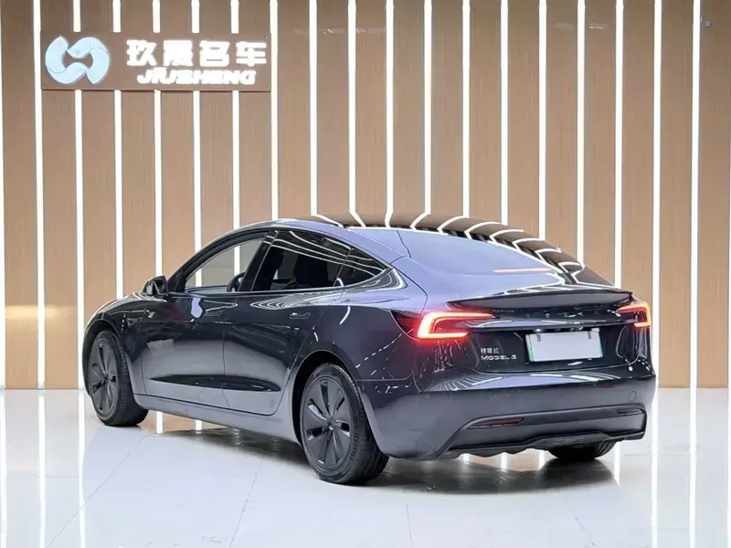 2023 Tesla Model 3 с пробегом 21 000 км
