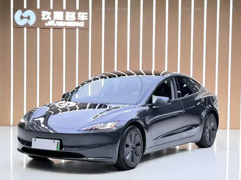 2023 Tesla Model 3 с пробегом 21 000 км