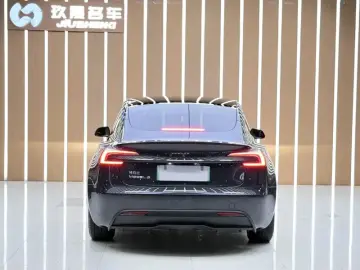 2023 Tesla Model 3 с пробегом 21 000 км