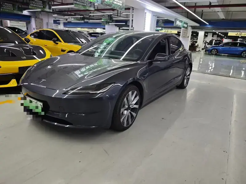 2023 Tesla Model 3 с пробегом 14 000 км
