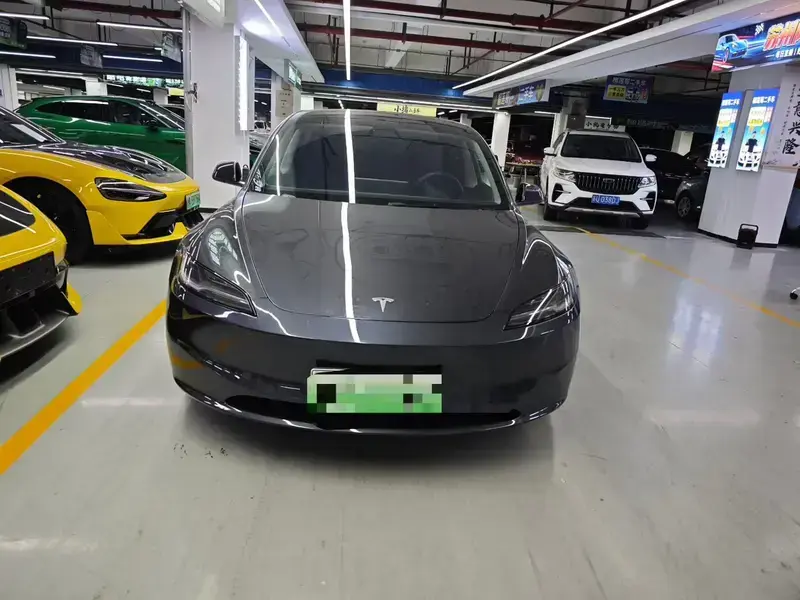 2023 Tesla Model 3 с пробегом 14 000 км