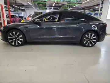 2023 Tesla Model 3 с пробегом 14 000 км