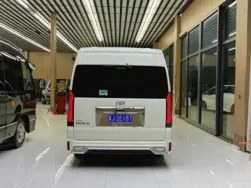 2021 Toyota HiAce с пробегом 32 000 км