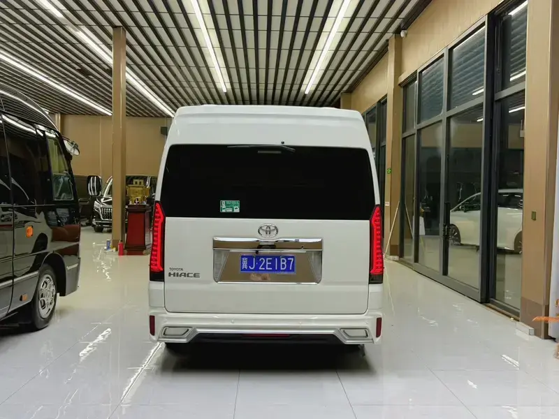 2021 Toyota HiAce с пробегом 32 000 км