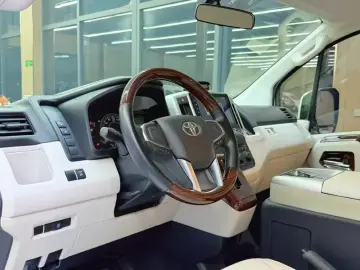 2021 Toyota HiAce с пробегом 32 000 км