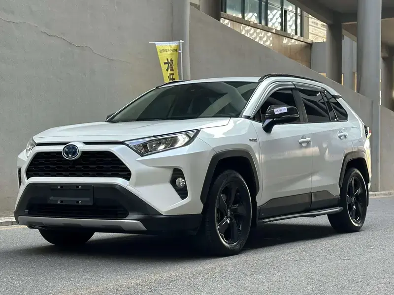 2021 Toyota RAV4 с пробегом 63 000 км