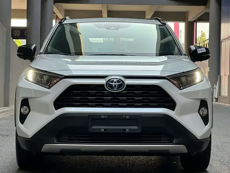 2021 Toyota RAV4 с пробегом 63 000 км