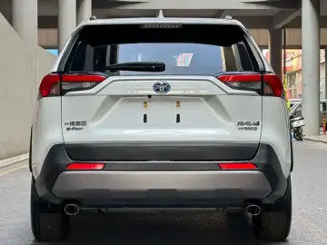 2021 Toyota RAV4 с пробегом 63 000 км