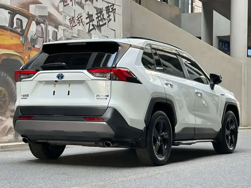 2021 Toyota RAV4 с пробегом 63 000 км
