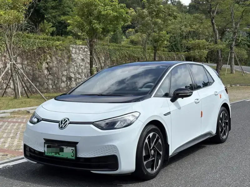 2023 Volkswagen ID.3 с пробегом 19 000 км
