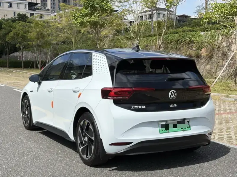 2023 Volkswagen ID.3 с пробегом 19 000 км