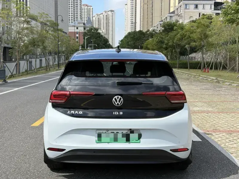 2023 Volkswagen ID.3 с пробегом 19 000 км