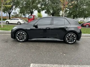 2023 Volkswagen ID.3 с пробегом 48 000 км