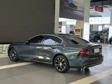2021 Volvo S60 с пробегом 94 000 км