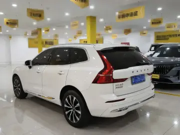 2025 Volvo XC60 с пробегом 38 000 км