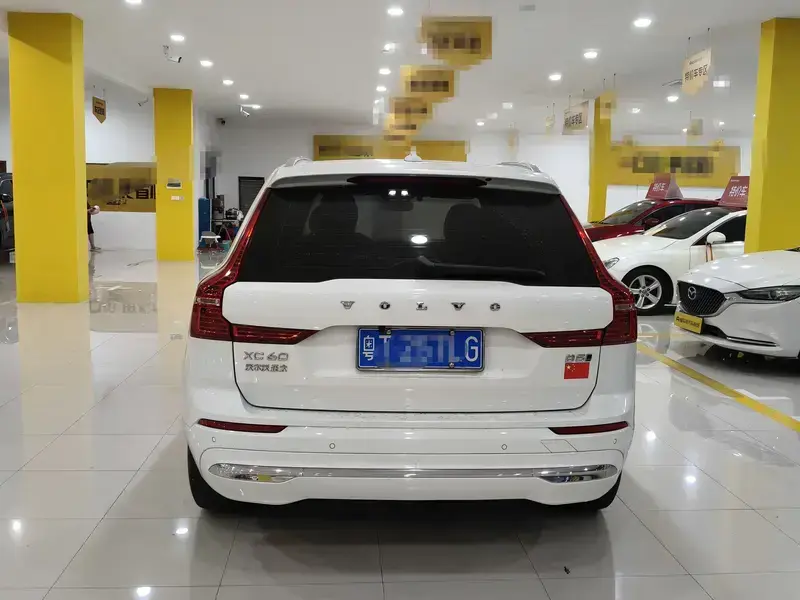 2025 Volvo XC60 с пробегом 38 000 км