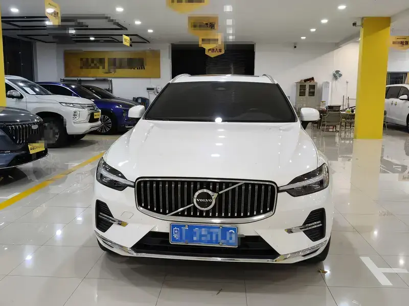 2025 Volvo XC60 с пробегом 38 000 км