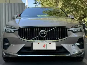 2025 Volvo XC60 с пробегом 10 000 км