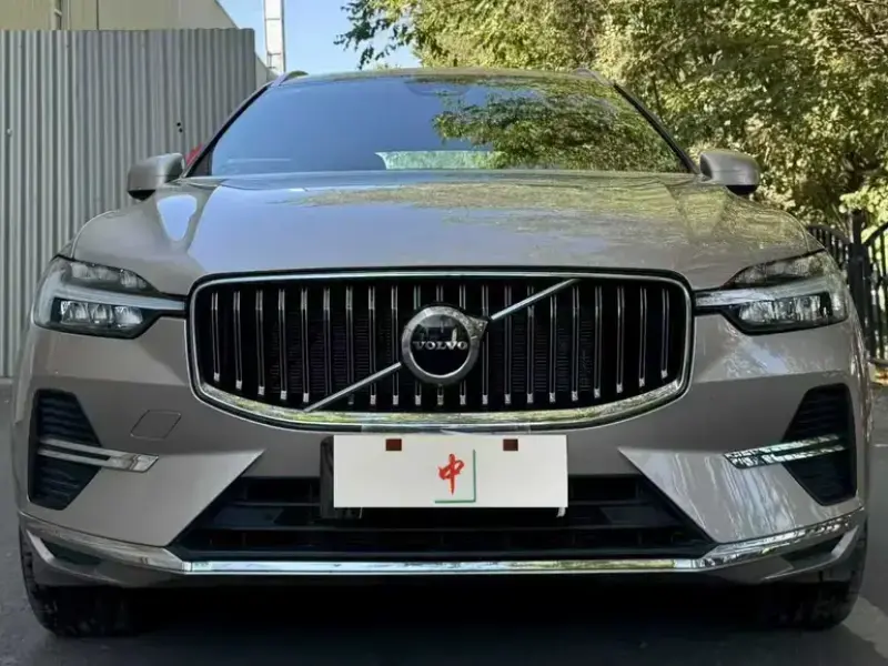 2025 Volvo XC60 с пробегом 10 000 км