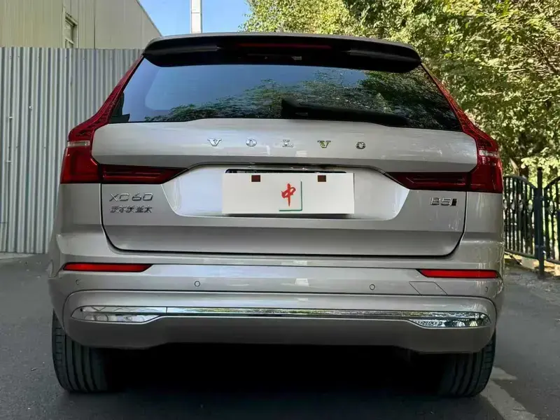 2025 Volvo XC60 с пробегом 10 000 км
