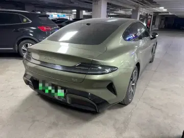 2024 Xiaomi SU7 с пробегом 19 000 км