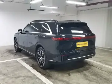 2024 Xpeng G9 с пробегом 33 000 км
