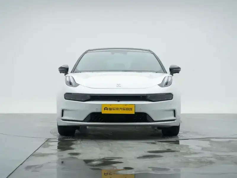 2023 Zeekr 001 с пробегом 26 900 км