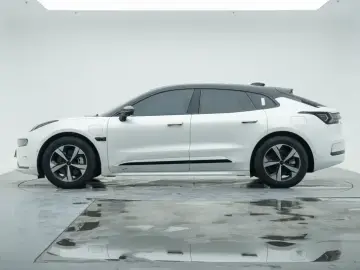 2023 Zeekr 001 с пробегом 26 900 км
