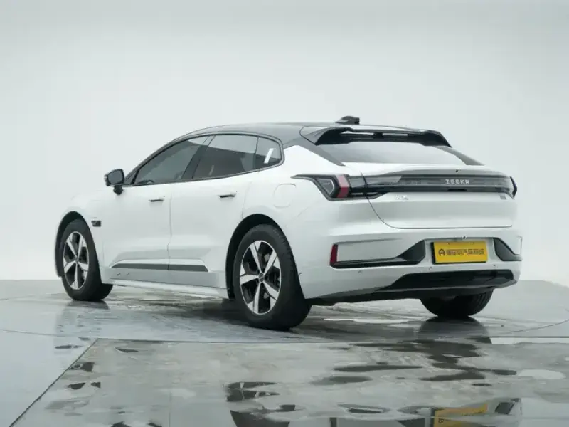 2023 Zeekr 001 с пробегом 26 900 км