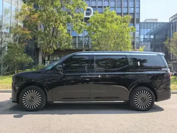 2024 Zeekr 009 с пробегом 31 000 км