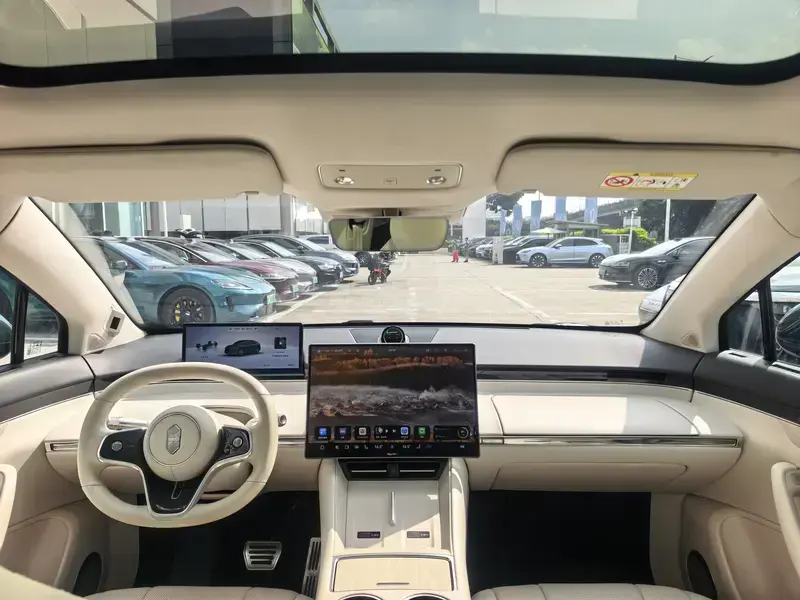 2026 Luxeed R7 с пробегом 9 000 км