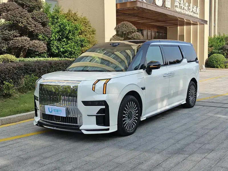 2024 Zeekr 009 с пробегом 31 000 км