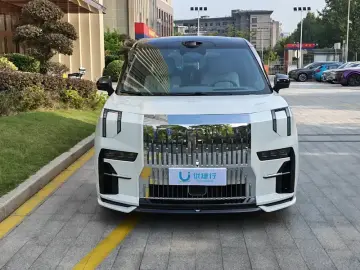 2024 Zeekr 009 с пробегом 31 000 км