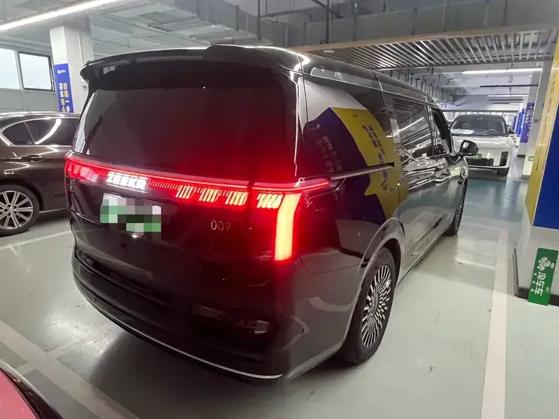 2024 Zeekr 009 с пробегом 60 000 км