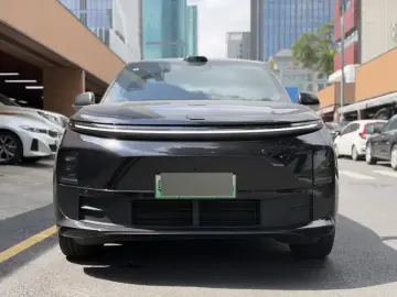 2024 Li Auto (Lixiang) L6 с пробегом 17 000 км