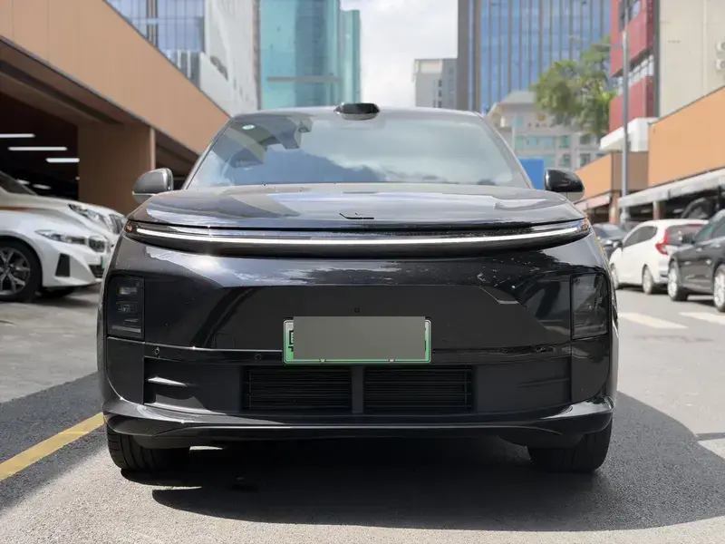 2024 Li Auto (Lixiang) L6 с пробегом 17 000 км