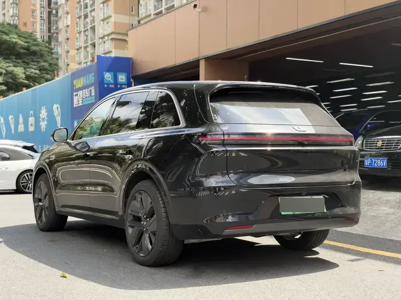 2024 Li Auto (Lixiang) L6 с пробегом 17 000 км
