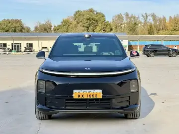 2025 Li Auto (Lixiang) L6 с пробегом 8 000 км