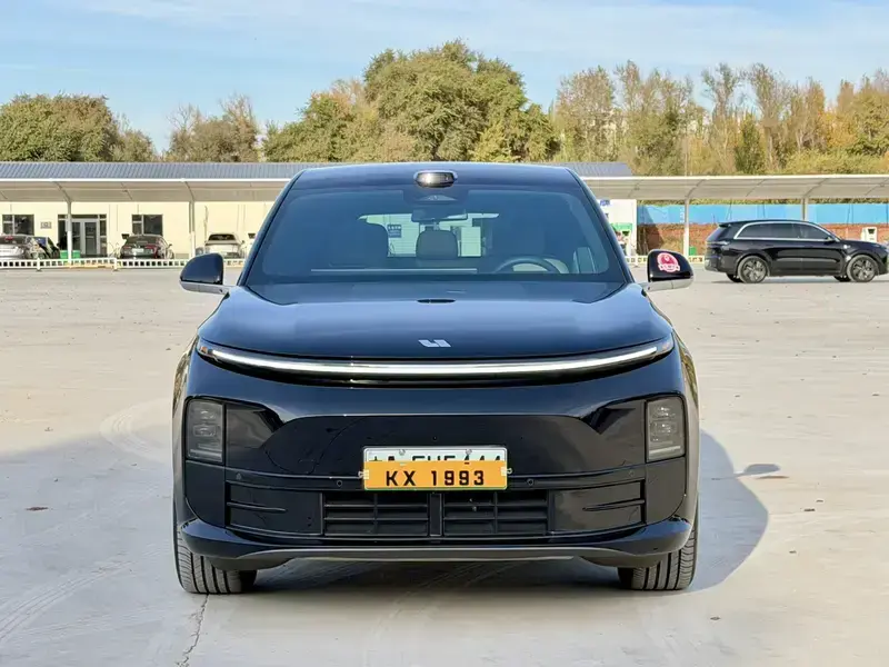 2025 Li Auto (Lixiang) L6 с пробегом 8 000 км